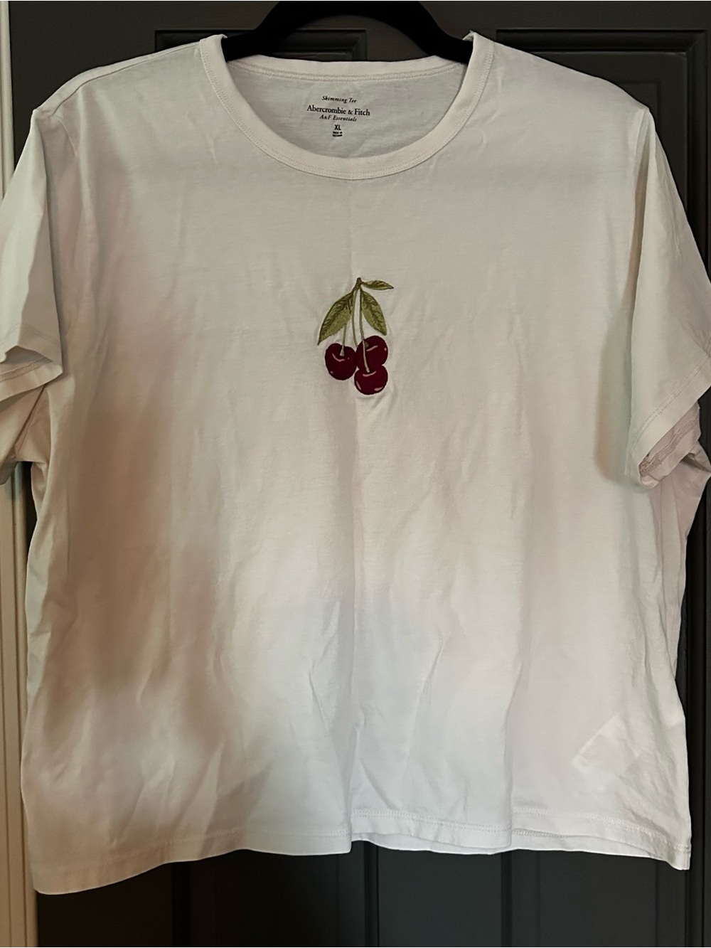Abercrombie & Fitch White Skimming Tee with Subtle Logo Print